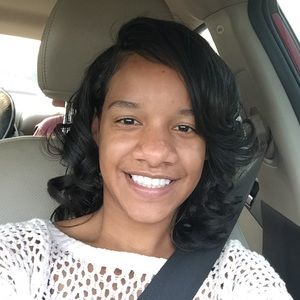 Meet your Posher, Lina